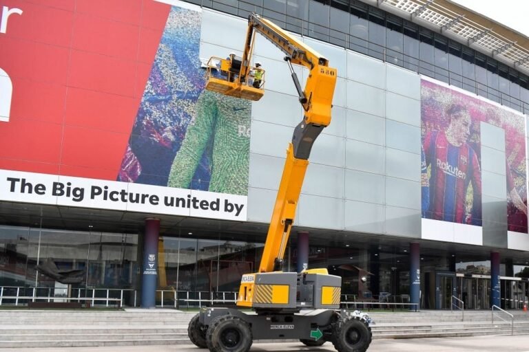 Fim de uma era no Barcelona: Imagens de Messi são apagadas do Camp Nou