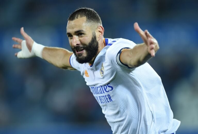 Real Madrid encaminha renovação de Benzema e impõe cláusula milionária
