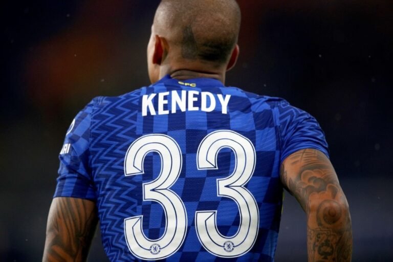 Kenedy define qual número irá vestir no Flamengo