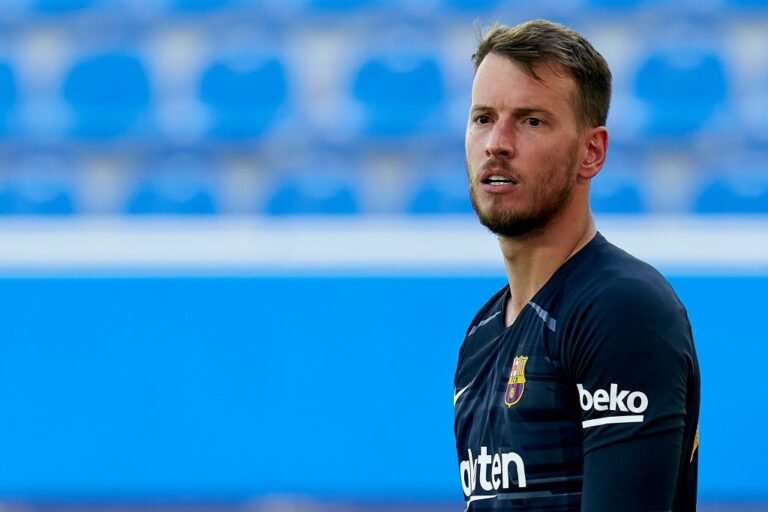 Neto quer deixar o Barcelona e clube define preço