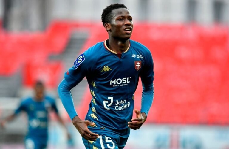 Tottenham tem acordo para contratar Pape Sarr