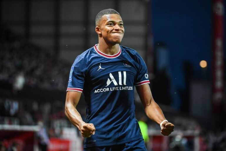 PSG quer receber 200 milhões de euros para vender Mbappé ao Real Madrid