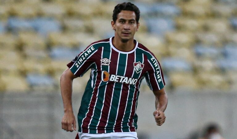 Paulo Henrique Ganso comemora marca de 100 jogos: “Agradeço a Deus e ao Fluminense pela oportunidade”