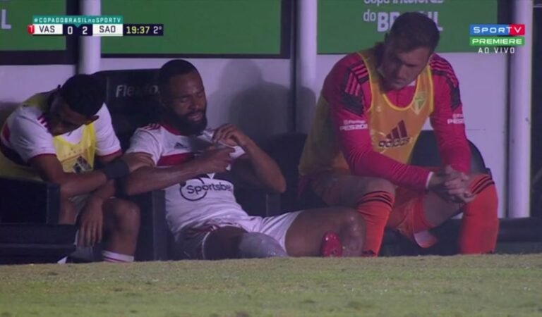 William volta a sentir lesão no joelho e será reavaliado no São Paulo