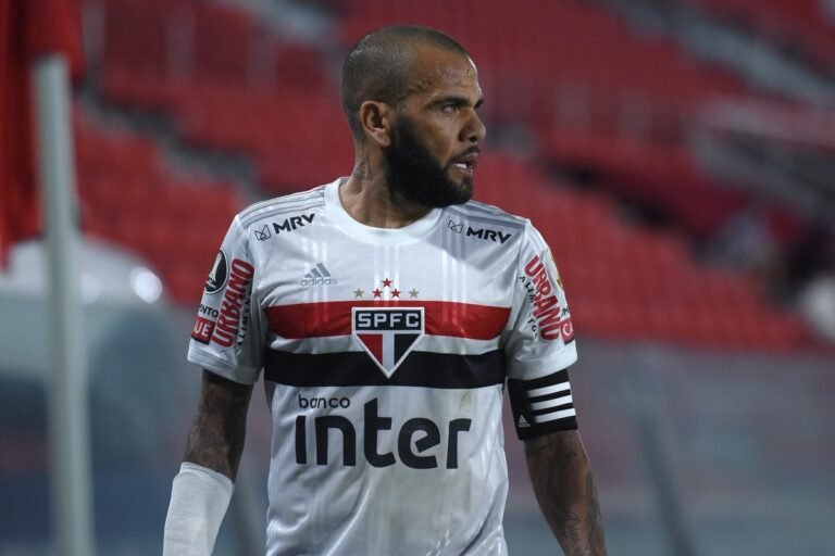 Após declarações, futuro de Daniel Alves no São Paulo é incerto