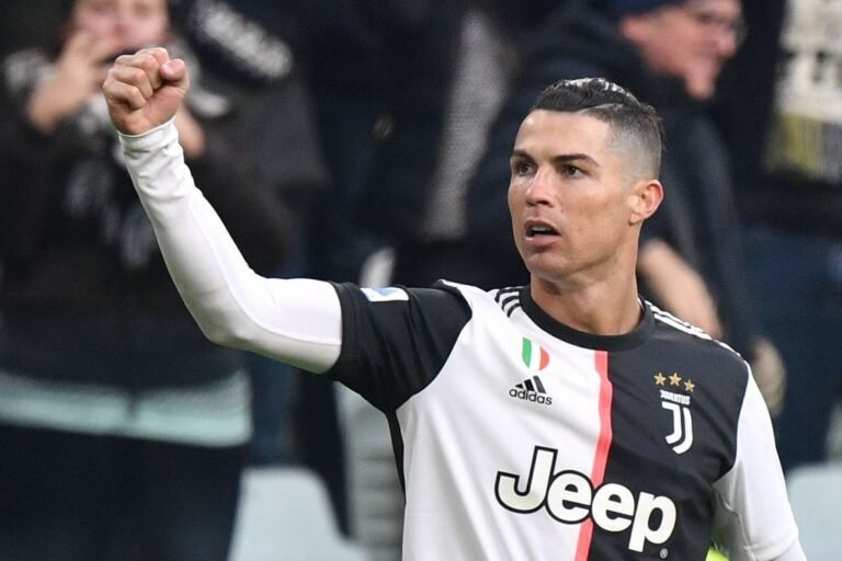 Defensor convida Cristiano Ronaldo a jogar no futebol francês e ele responde