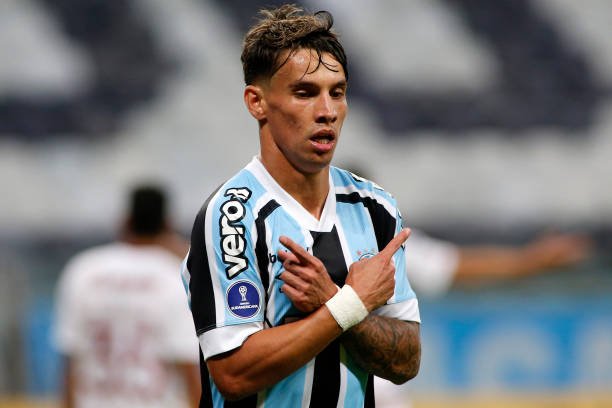 Grêmio quer fazer dinheiro de multa de Ferreira render em até três reforços