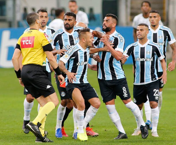 Grêmio perde oportunidade de deixar zona de rebaixamento e pode perder mais uma posição