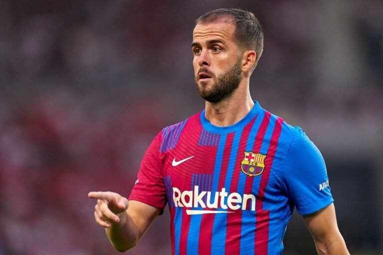 Barcelona e Juventus chegam a acordo por empréstimo de Miralem Pjanic