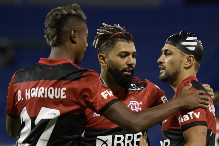 Arrascaeta quer salário no mesmo patamar de Bruno Henrique e Gabigol