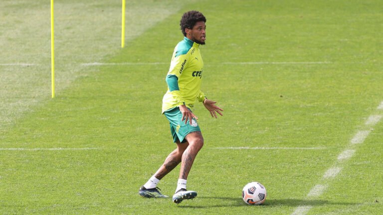 Palmeiras treina com novidade em campo e foco na Libertadores