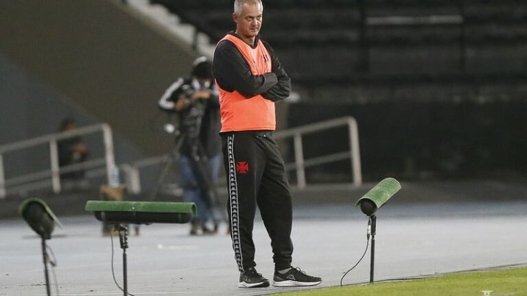 Lisca desconversa sobre reforços no Vasco