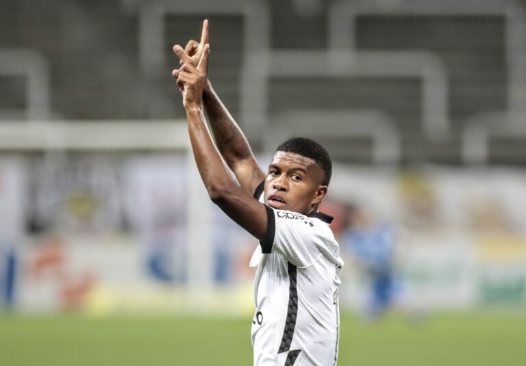 Corinthians encaminha saída de Léo Natel para o Apoel, do Chipre