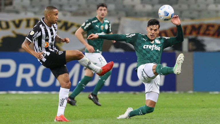 Antes de embate na Libertadores, Palmeiras persegue Atlético-MG no Brasileirão