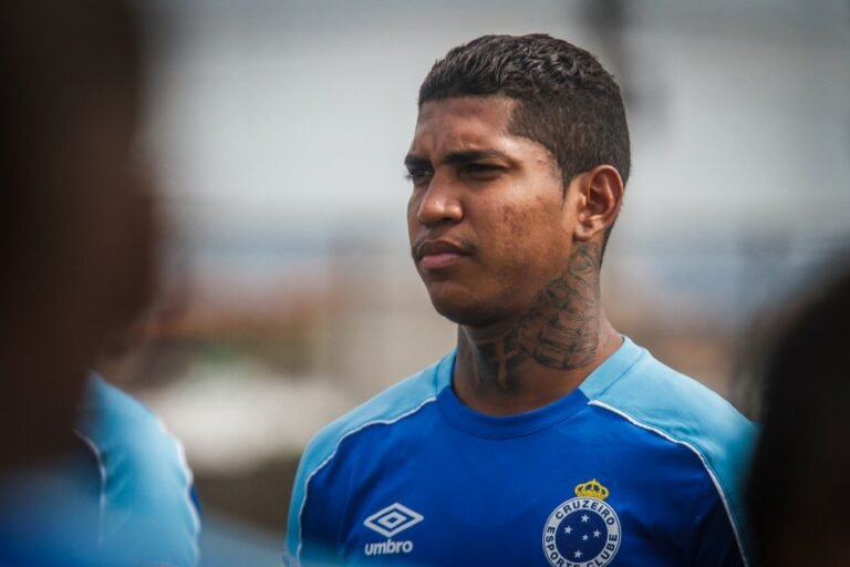 Cobrança judicial por renovação de jogador afeta Cruzeiro