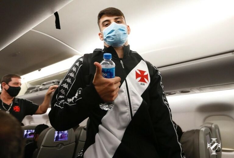 Ricardo Graça volta e fica à disposição de Lisca