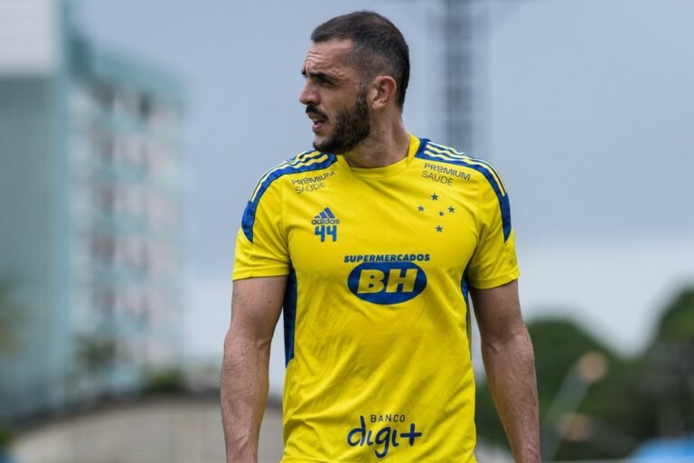 Luxemburgo define jogadores relacionados para o jogo contra o Confiança e tem novidade