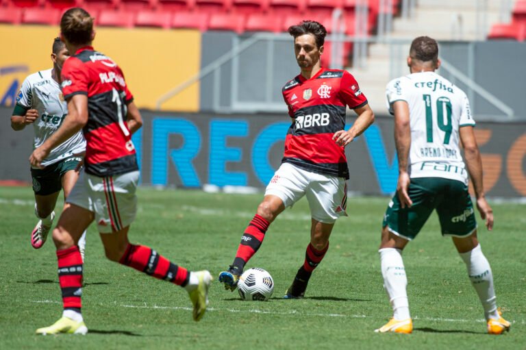 Fora por um mês, Rodrigo Caio retorna ao Flamengo contra o Palmeiras