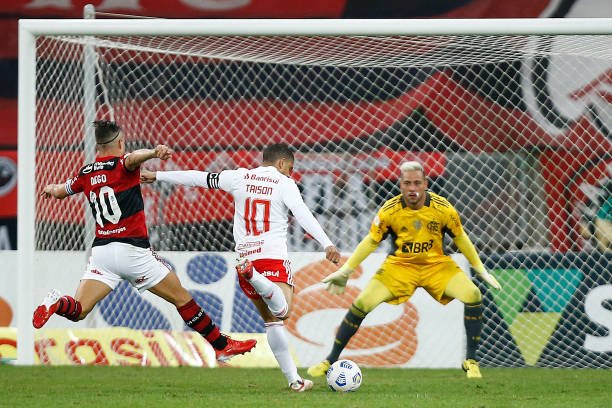 Com velocidade quase olímpica Taison percorre 67 metros em oito segundos em gol contra o Flamengo