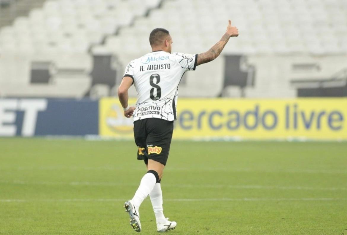 Seis anos depois, Renato Augusto volta a marcar pelo Corinthians