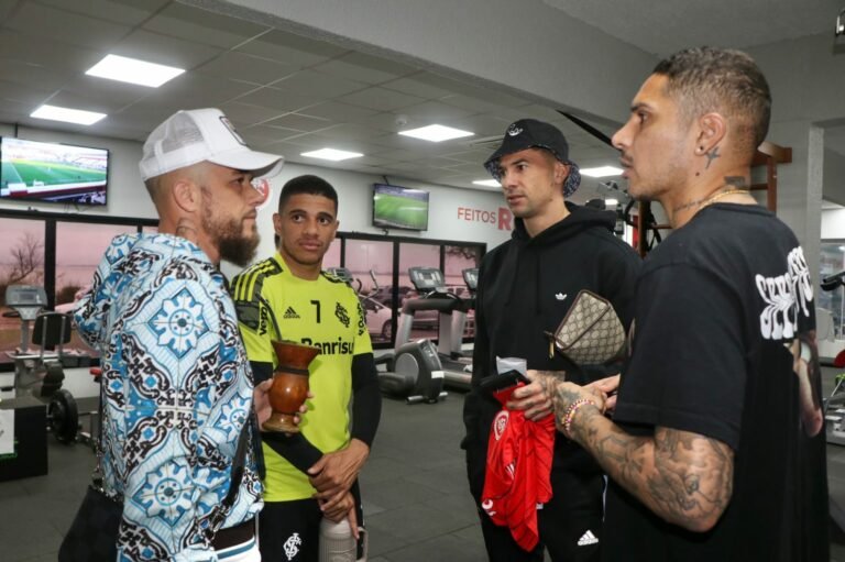 D’Alessandro visita companheiros no Internacional