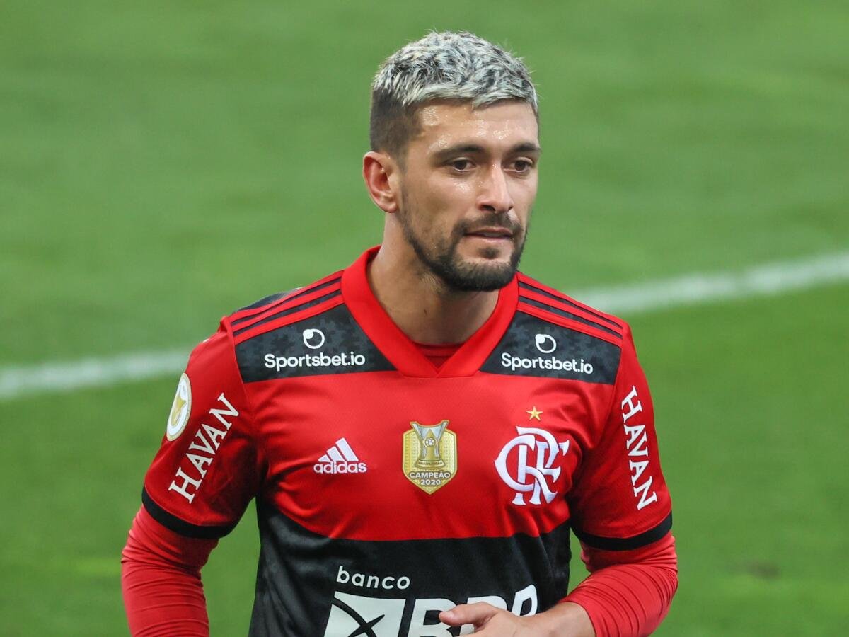 Com renovação travada, Arrascaeta é monitorado pelo Atlético-MG
