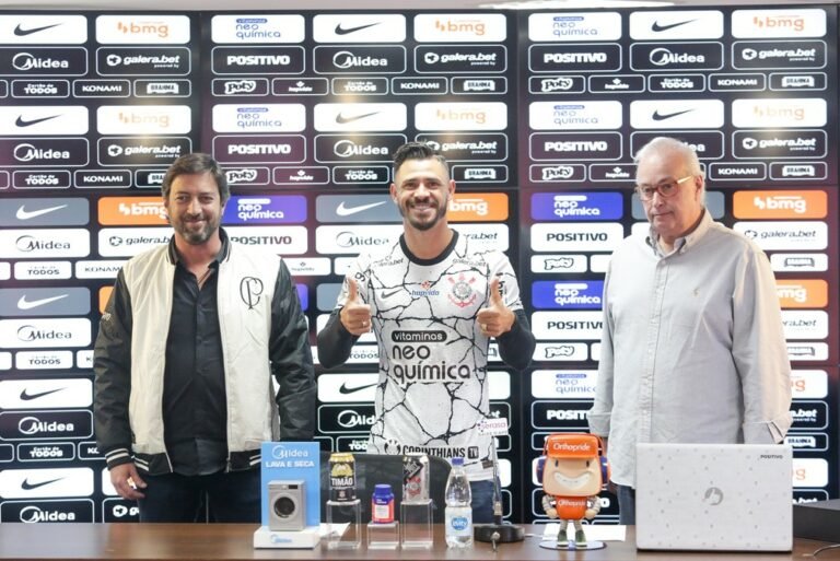 Giuliano é apresentado no Corinthians e diz “Não sou nenhum salvador da pátria”
