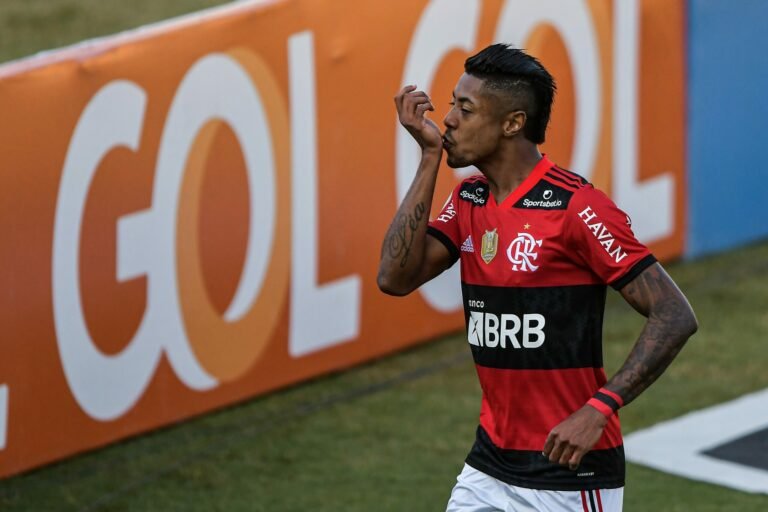 Bruno Henrique supera Romário em ranking de artilheiros do Flamengo no Brasileiro