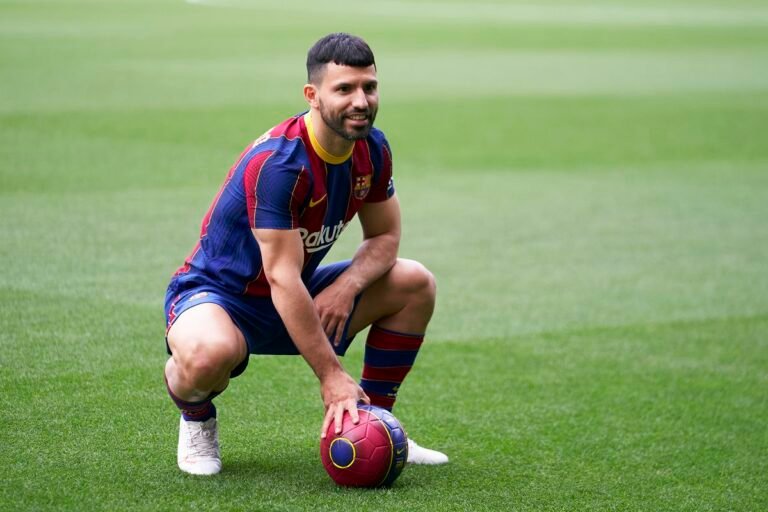 Sem estrear pelo Barcelona, Agüero ficará fora dos gramados até novembro