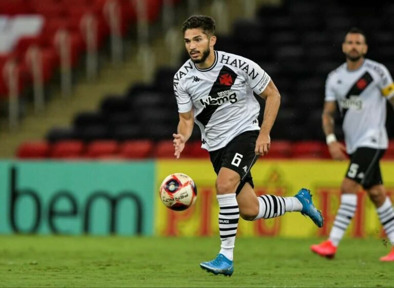 Alvo do Santos, Andrey tem renovação incerta e pode deixar o Vasco de graça