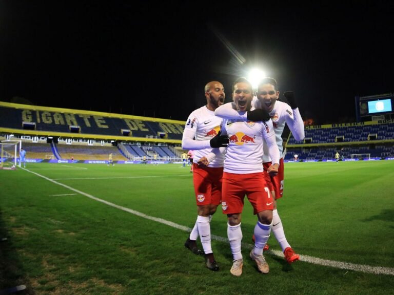 Com hat-trick de Artur, Red Bull Bragantino bate Rosario Central na Argentina