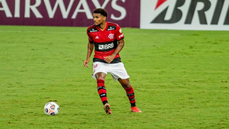 Bruno Viana testa positivo para Covid-19 e desfalca Flamengo contra o Olímpia
