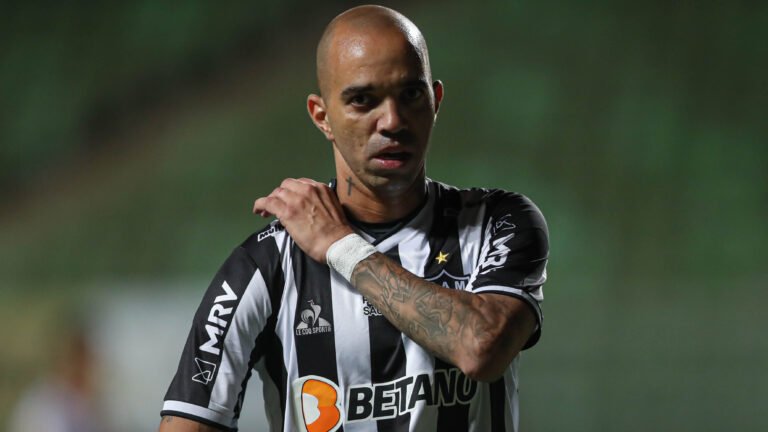 Santos encaminha contratação de Diego Tardelli, ex-Atlético-MG