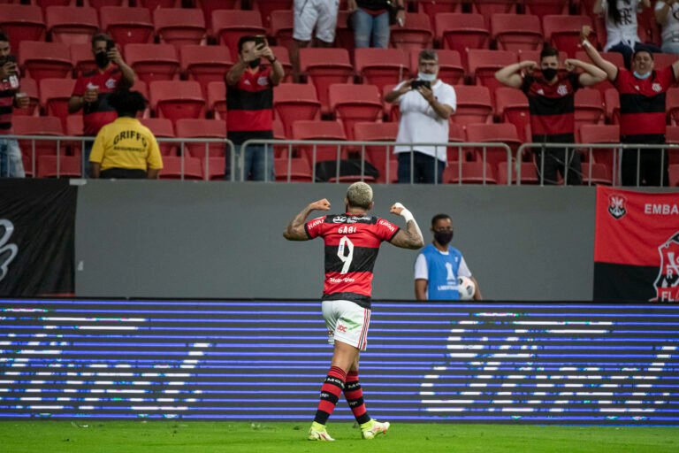 Flamengo avança para as semifinais da Libertadores com goleada