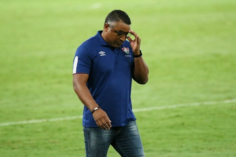Portal detalha movimentação da diretoria no Fluminense no CT Carlos Castilho em dia de folga