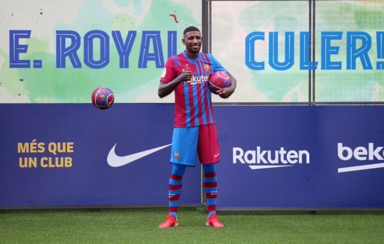 Barcelona apresenta lateral brasileiro Emerson Royal