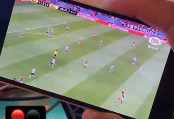 Anunciado pelo Flamengo, Kenedy publica foto assistindo partida da Libertadores