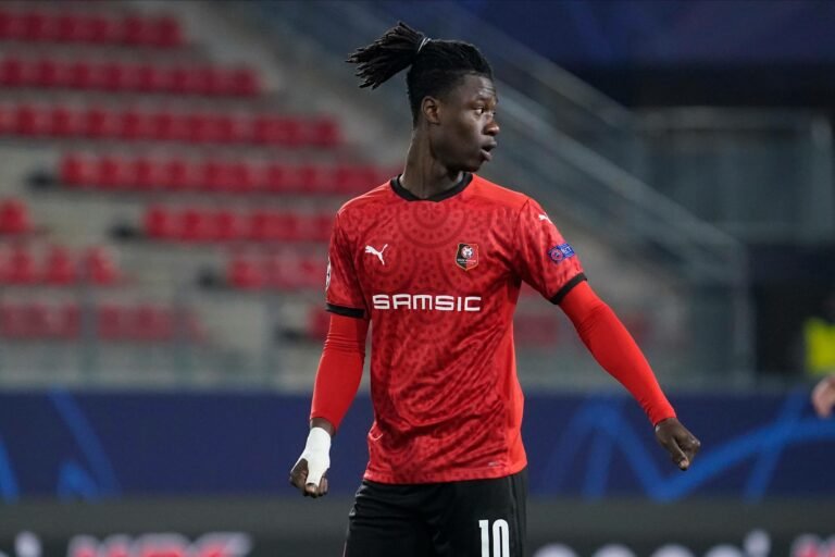 PSG envia proposta milionária para contratar Eduardo Camavinga