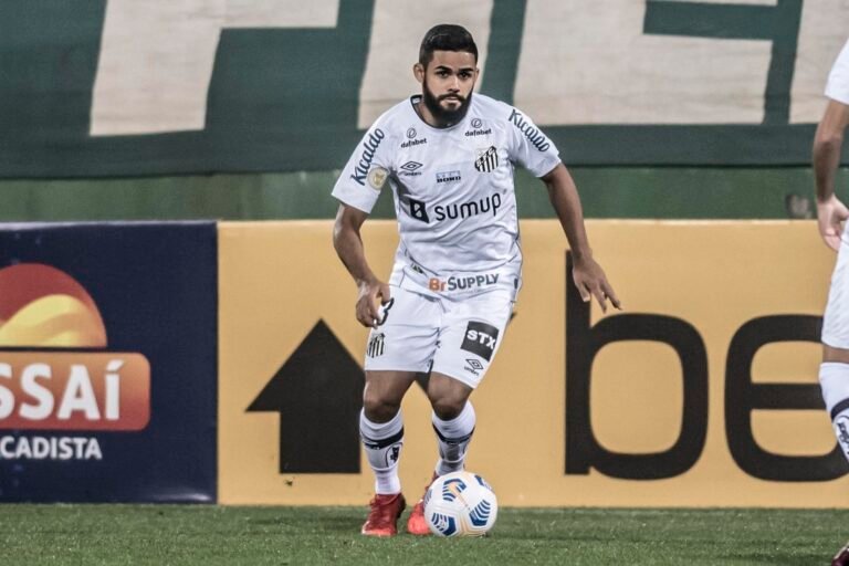Felipe Jonatan ‘esquece’ clássico e quer Santos focado contra a Juazeirense