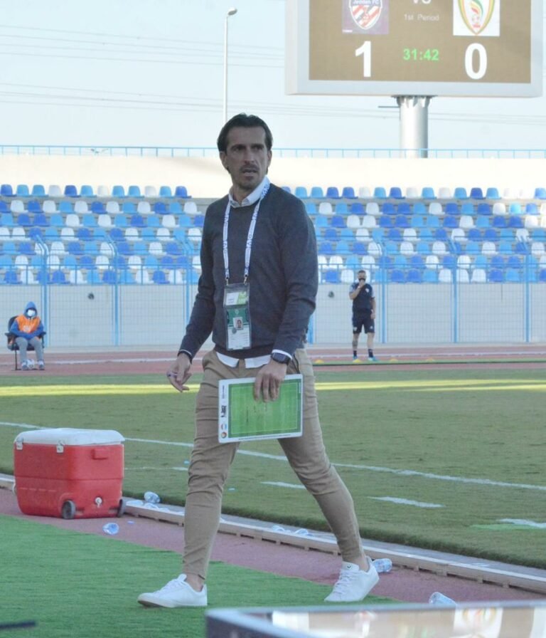 Com sucesso de compatriotas, técnico português revela desejo de comandar um clube brasileiro