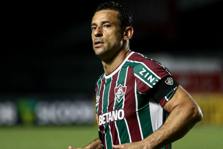 Fred iguala Romário como maior artilheiro da história da Copa do Brasil