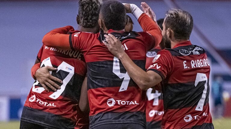 Com segundo melhor ataque da Libertadores, Flamengo quer voltar do Paraguai com vantagem