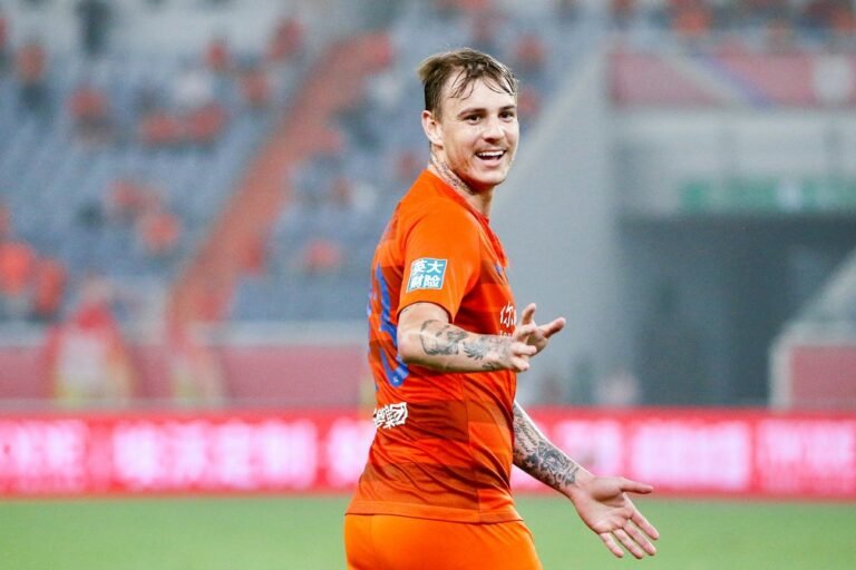 Sylvinho fala sobre Roger Guedes: Grandíssimo valor”