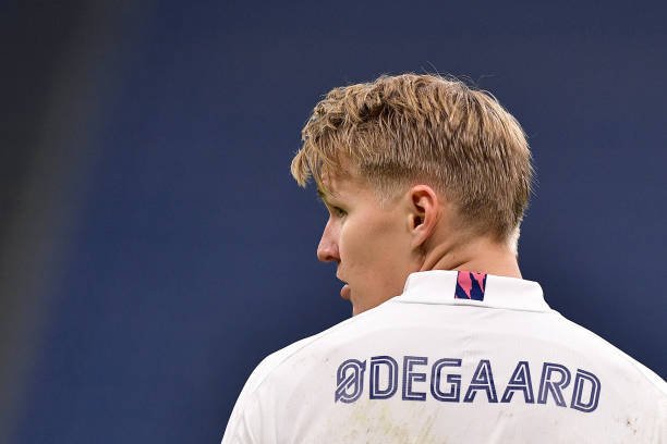 Odegaard pede titularidade absoluta, mas não é atendido pelo Real Madrid