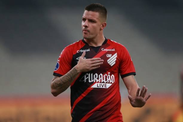 Panathinaikos demonstra interesse na contratação de Renato Kayzer
