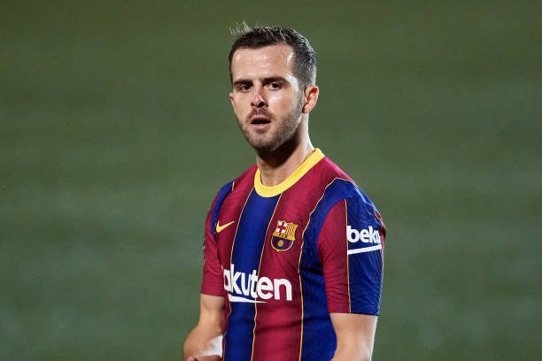 De saída do Barcelona, Pjanić se aproxima de retorno à Juventus
