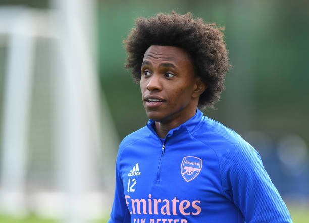 Willian desiste de receber “bolada” no Arsenal e fica próximo do Corinthians