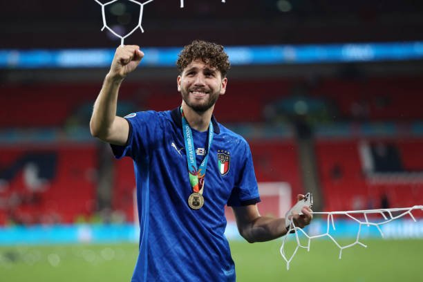 Diretor da Juventus garante oferta por Locatelli e afirma: “Queremos ele e ele nos quer”