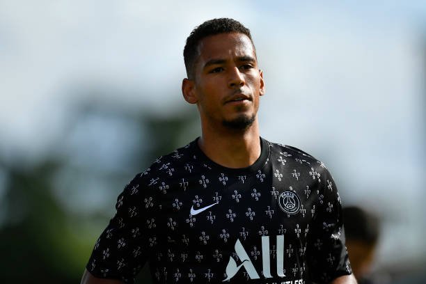 Bayer Leverkusen faz proposta ao PSG pela contratação de zagueiro
