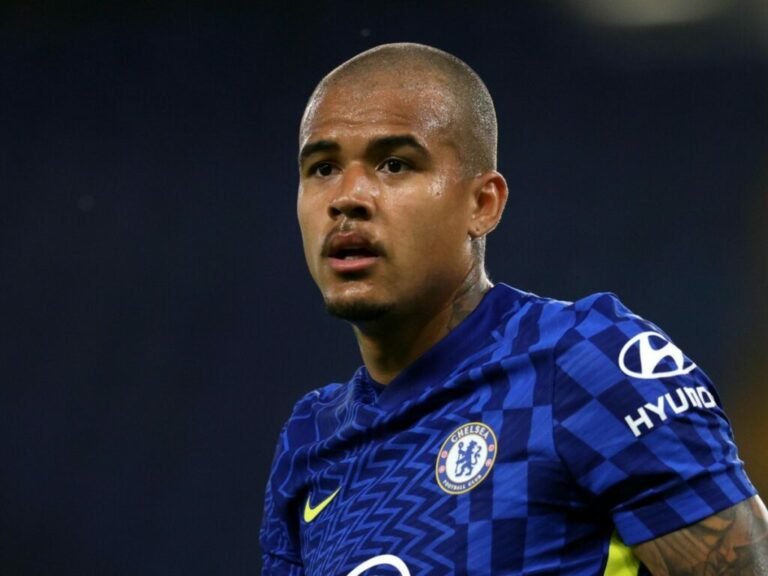 Kenedy assina com Flamengo e fica próximo de ser anunciado